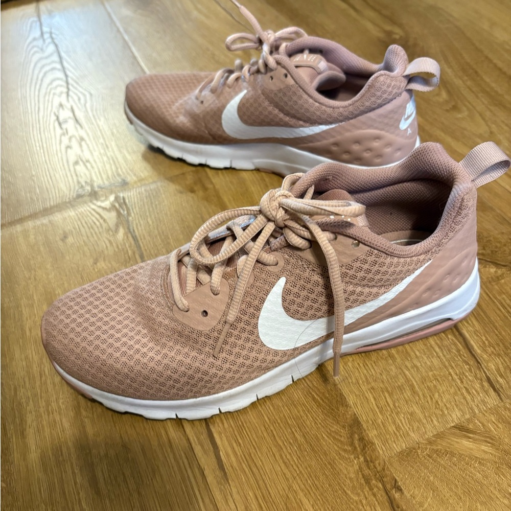 Nike Air Max Motion Sneaker- Pink